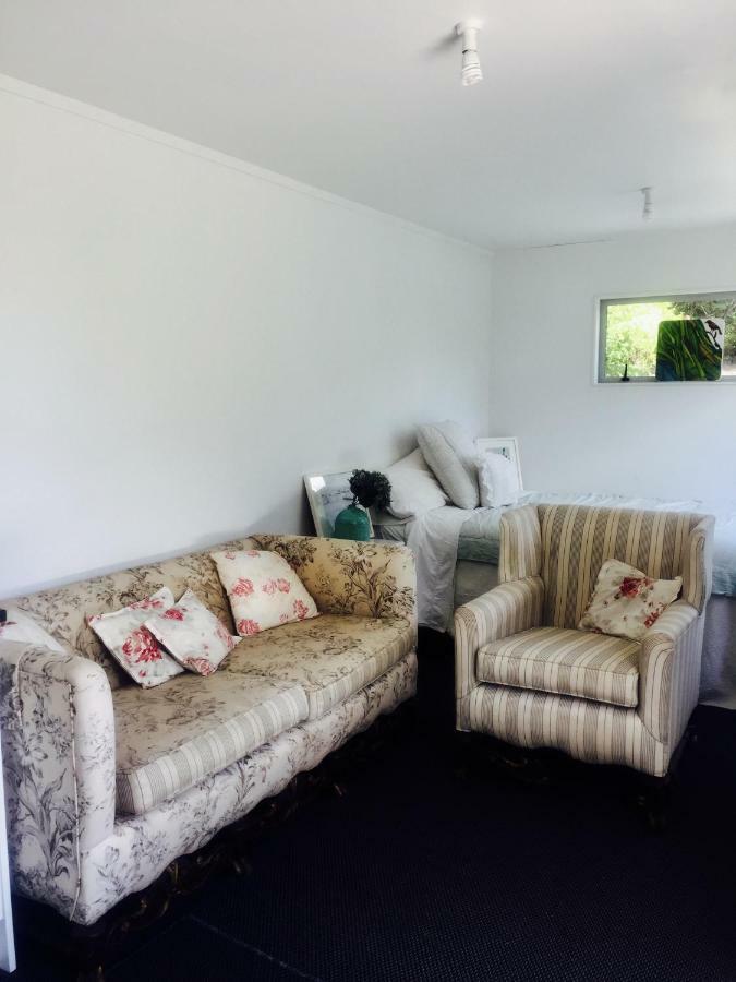 Matapouri Cabin By The Beach Hotel Exterior foto